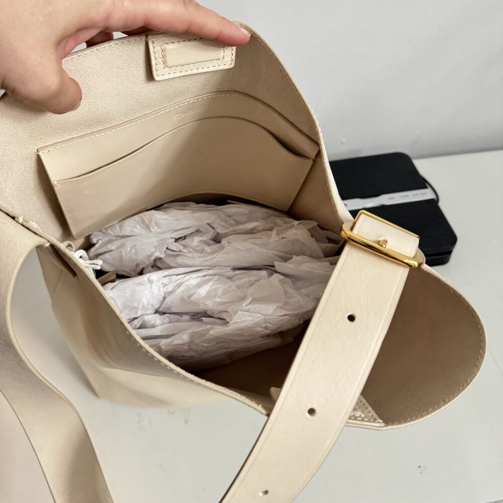 Madewell The Essential Bucket Tote Handbag Womens Ecru Ivory Leather NN396 NEW - Picture 5 of 11